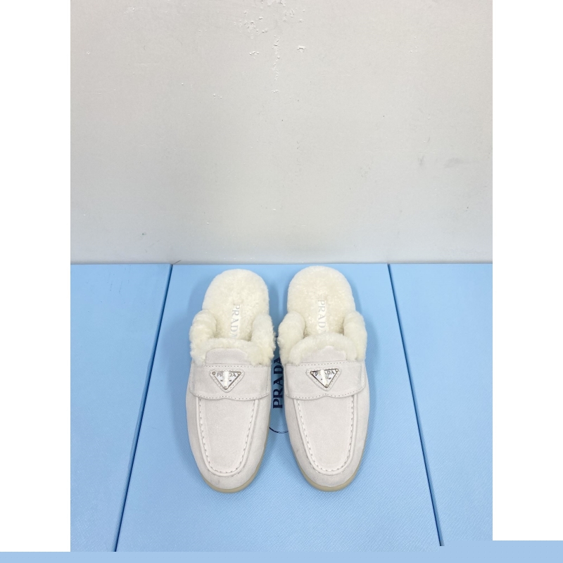 Pra*a slippers